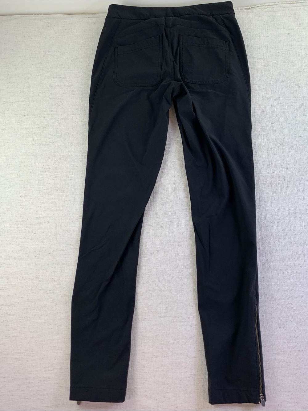 Athleta women's low rise Highline Hybrid Cargo skinny Pant in black zipper ankle - Picture 13 of 15